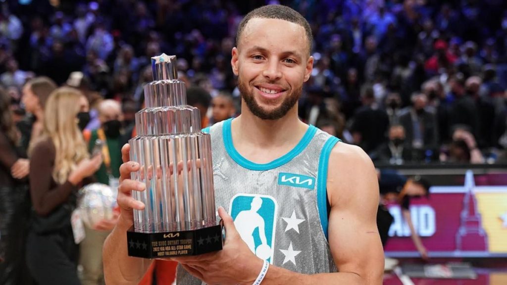 MVP Stephen Curry's historic 3-point flurry turns boos to cheers
