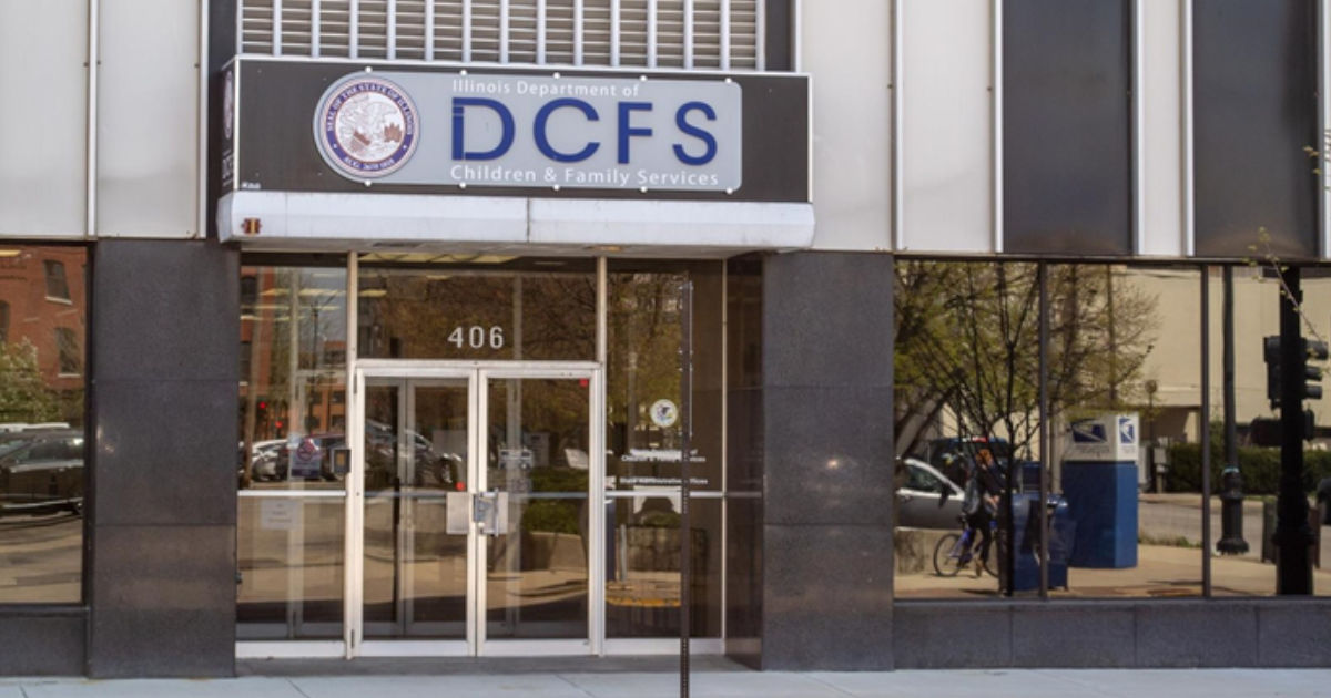The front door entrance to the Illinois DCFS office