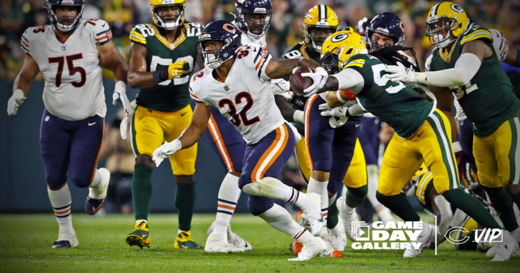 Chicago Bears Running back David Montgomery (32) rushes for 122 yards during a 27-10 loss to the Green Bay Packers (Photo Courtesy Chicago Bears)
