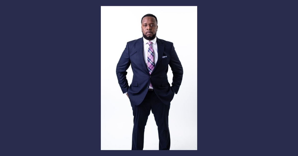 Tow Truck ‘Reindeer’ Surprises Early Walker Child