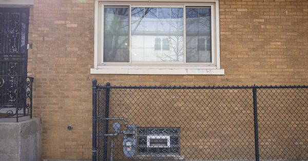 Shirley Adams climbed out of a window in son Leslie’s Chicago house before she was moved to Lakeview Rehabilitation and Nursing Center. (Taylor Glascock for KFF Health News)