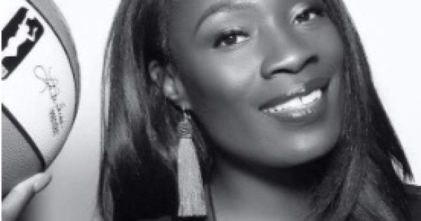 Rushia Brown-GLAMOUR PHOTO1